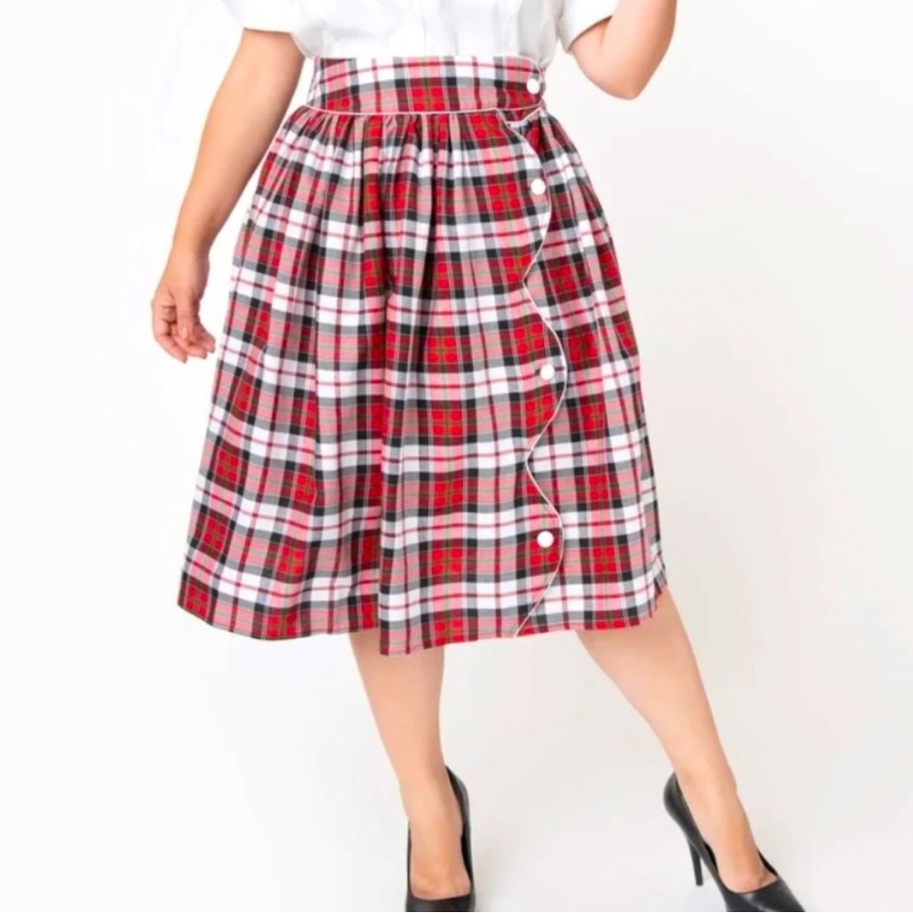Unique Vintage Red and Black Plaid Scalloped Button Romero Swing Skirt